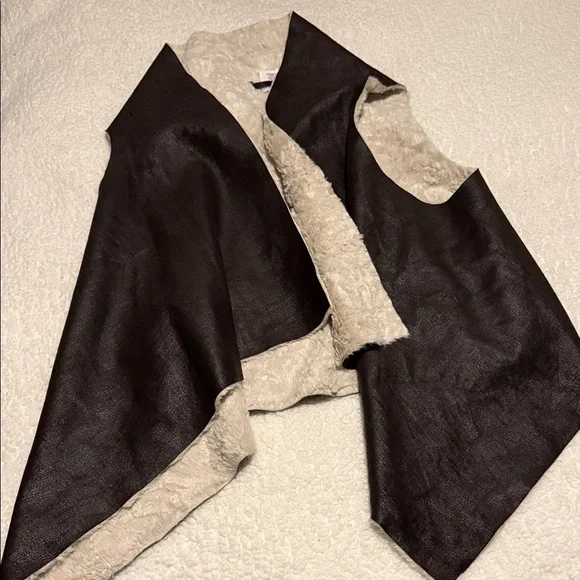 Cotton On Women's Dark Brown Nubuck and Cream Feather Sherpa Vest - Picture 1 of 4